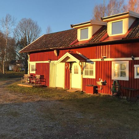 Ranch Moerby Bed & Breakfast Stora Mellosa Exterior photo